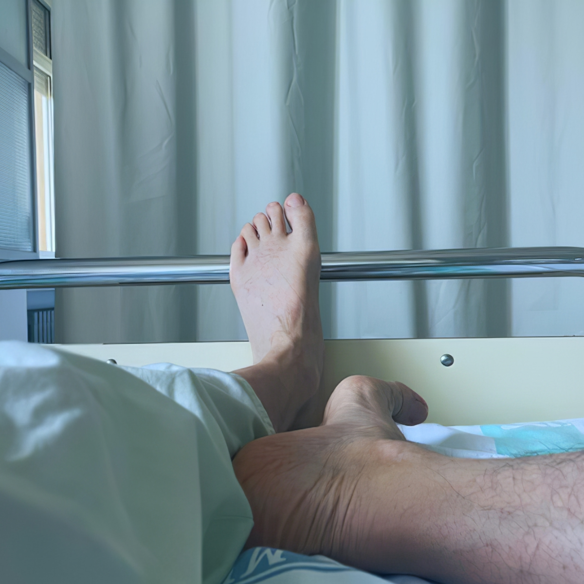 A tartós fekvés láthatatlan veszélye: a sarok és boka tartós nyomása